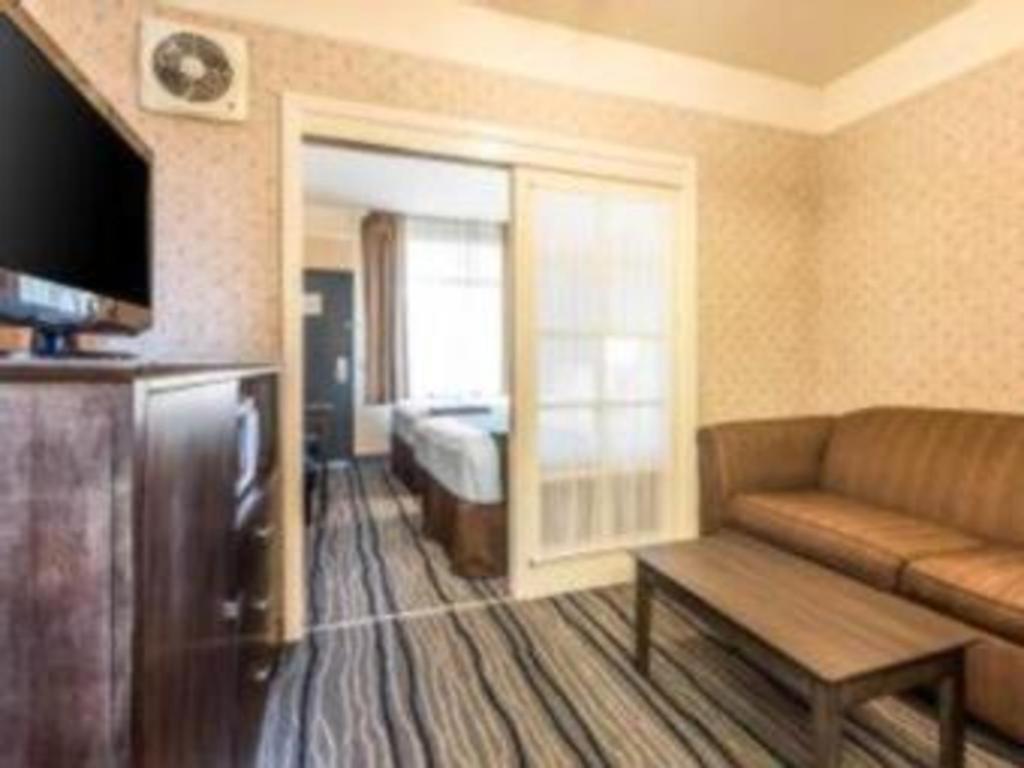 Ramada Suites By Wyndham San Diego Kültér fotó