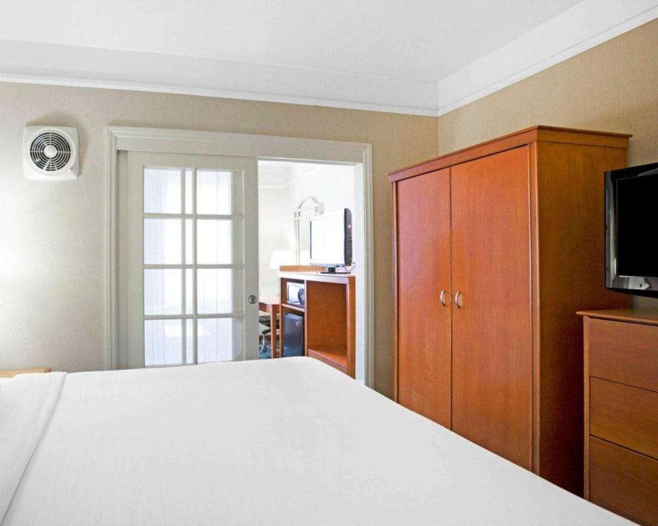 Ramada Suites By Wyndham San Diego Kültér fotó