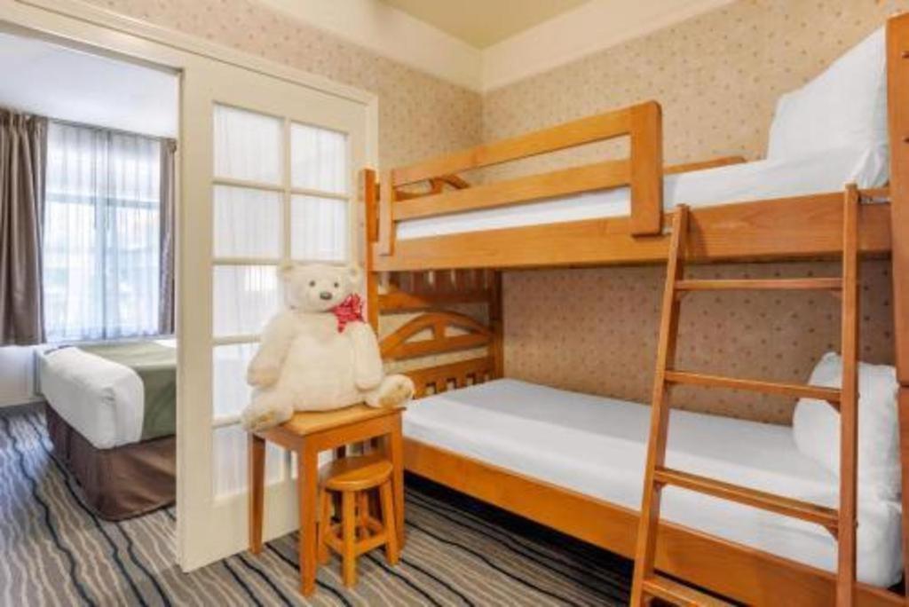 Ramada Suites By Wyndham San Diego Kültér fotó