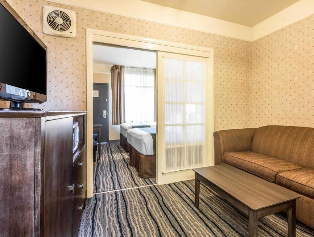 Ramada Suites By Wyndham San Diego Kültér fotó